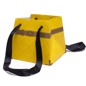 Carton bag Secret Fantasy 13/13x17/17x15cm yellow
